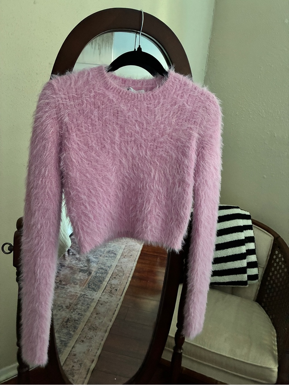 BTC Zara Pink, Soft & Fuzzy Crewneck Cropped Sweater Junior Medium EUC Like New